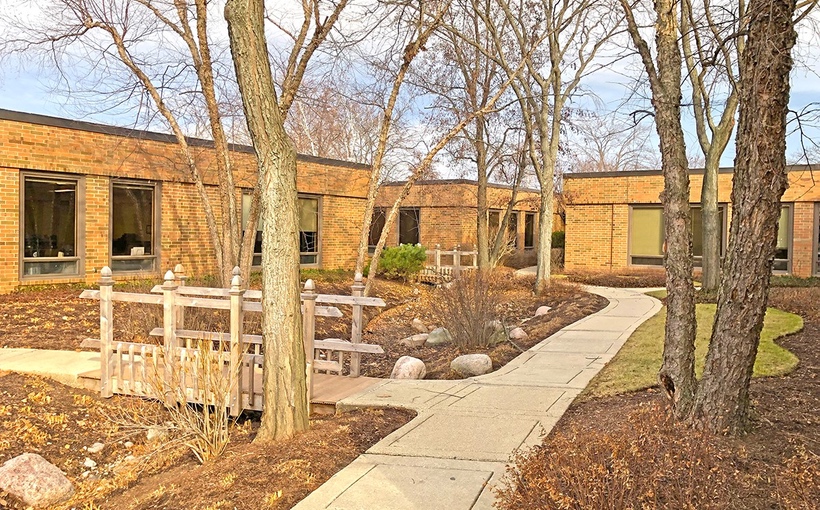 Connect-Media-Chicago-Bannockburn-Office-Court.jpg