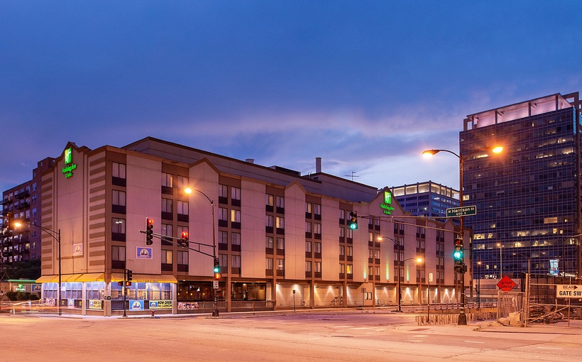 Connect-Media-Chicago_Holiday-Inn-Hotel-and-Suites-Chicago-Downtown.jpg