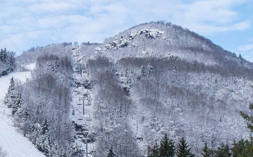 Cuomo Okays Reopenings for Movie Theatres, Ski Resorts