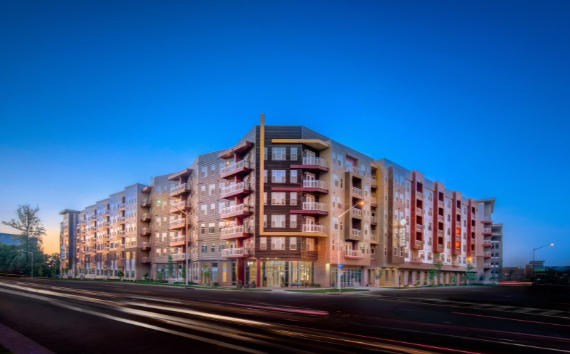 JLL Brokers Sale of 400-Unit MF Property in Herndon