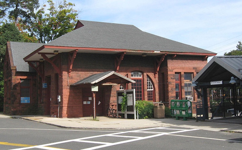 Harrison-NY-Metro-North-station.jpg