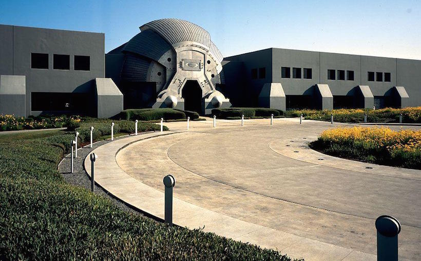 Oakley Parent Sees Clear in $49B Merger with French Lens Crafter
