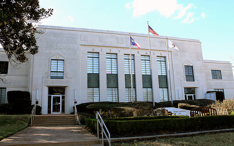 City Moves Ahead on 6-Acre Sale