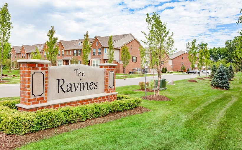 ch_Ravines_of_Plymouth_Townhomes_Community_Entrance.jpg
