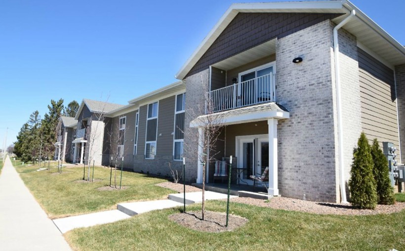 ch_Stonewood-Apartments-Sun-Prairie-WI.jpg