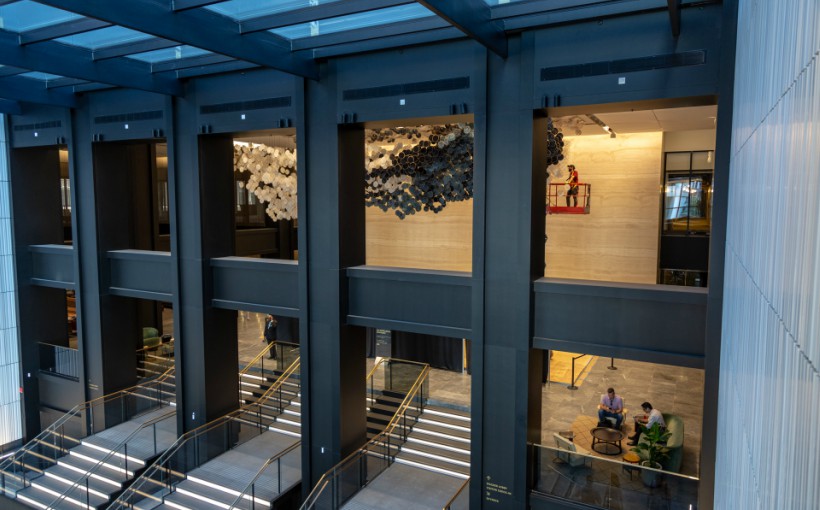 ch_Willis-Tower-lobby-with-Hashimoto-sculpture.jpg