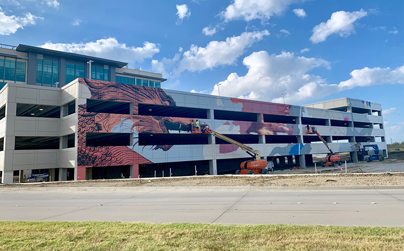 Five-Story Mural Decorates 235K-SF Office at the Realm
