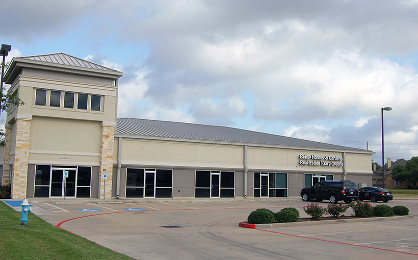 Multitenant Fairfield Plaza Sells to Woodside Health