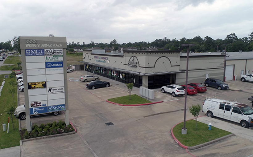 Spring Stuebner Plaza Changes Hands