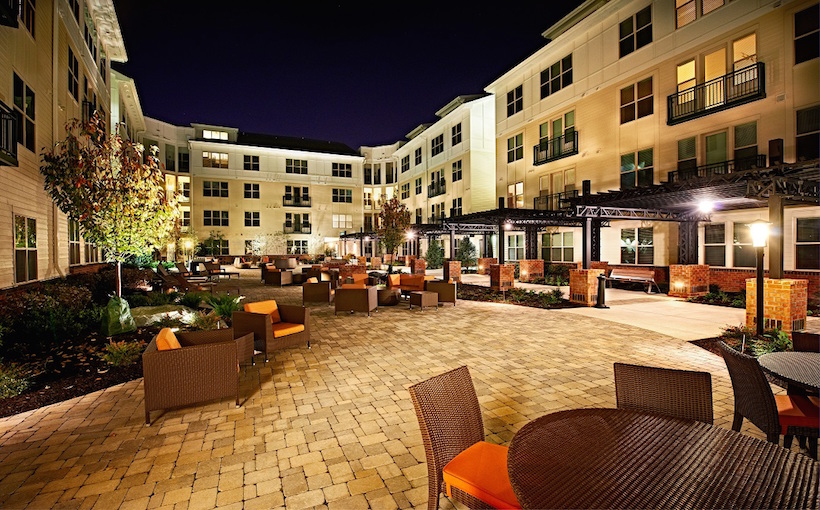 ne_1901-s-charles-Courtyard-Night_baltimore.jpg