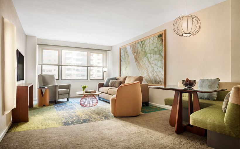 OneBedroomSuite-LivingRoom-DiningBanquette
