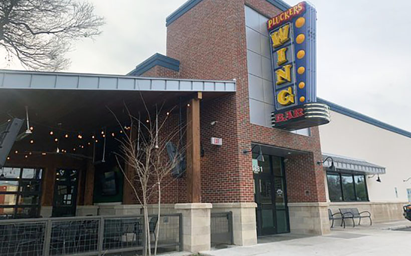 Pluckers Roosts at Second San Antonio Locale
