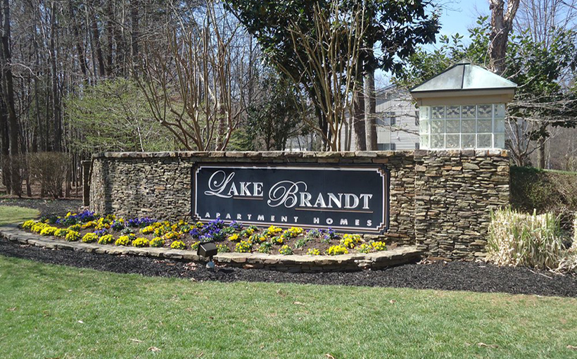 se_2403lakebrandtplace_greensboroNC.jpg