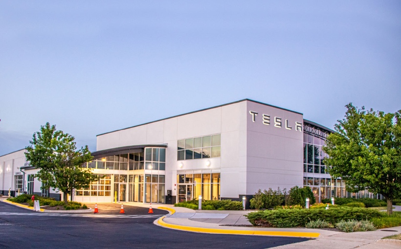 Connect-Media-Chicago-Tesla-Store-Schaumburg-IL.jpg
