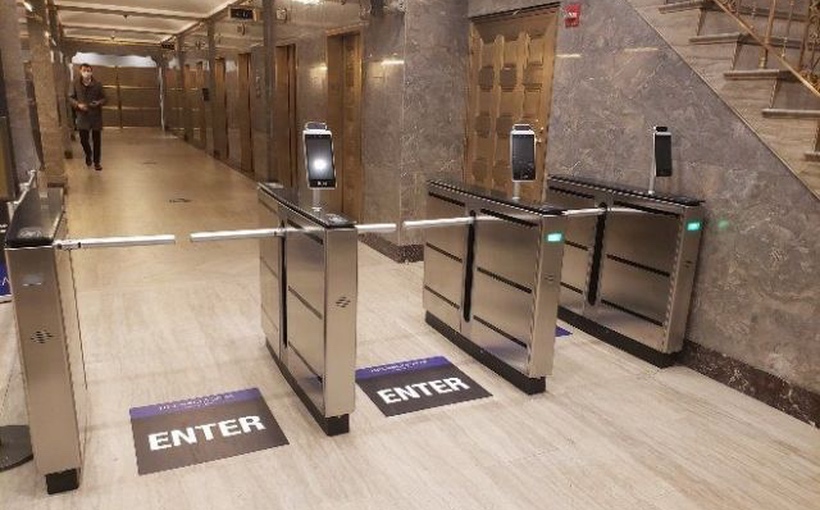 Connect-Media-New-York-48-Wall-Street-entrance-wth-Vendmost-technology.jpg