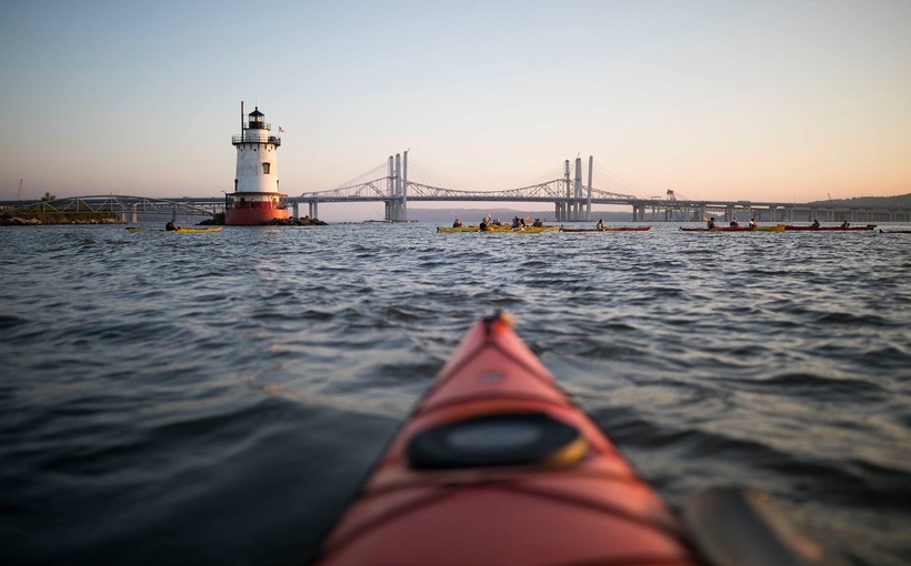 NE_Edge-on-Hudson-kayak-scene.jpg