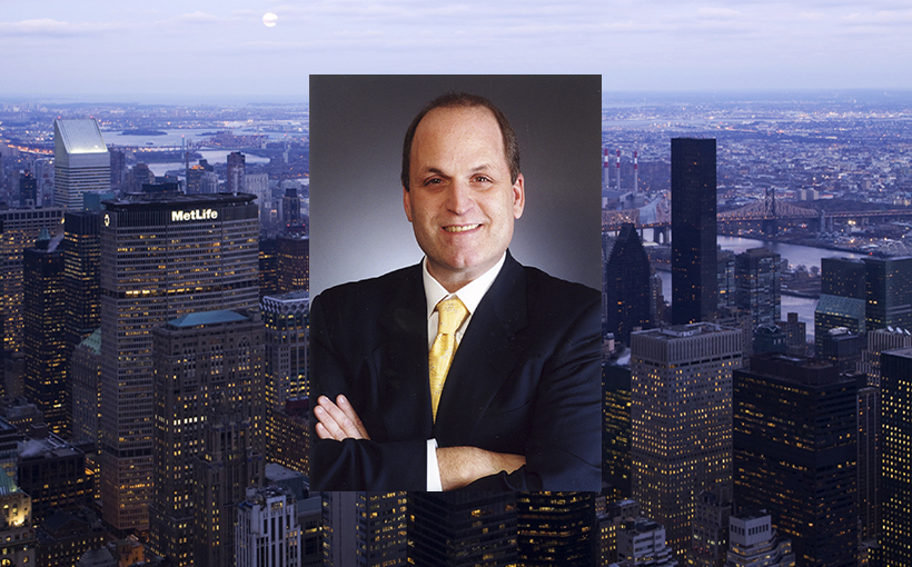 People-ChryslerBuildingMidtownManhattanNewYorkCity-Headshot-820×510