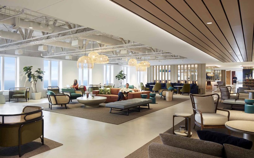 ch_Aon-Center-Cloud-Level-Main-Lounge-w-People.jpg