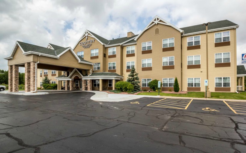 ch_Country-Inn-Suites-Fond-du-Lac.jpg