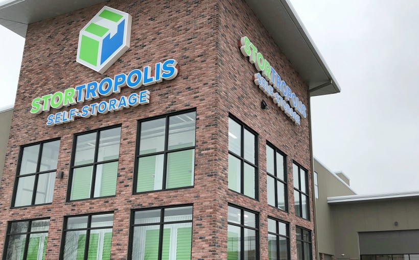 ch_Hunt-Midwest-Stortropolis.jpg