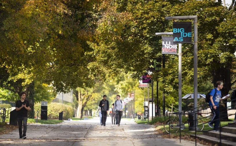 ch_Illinois-Tech-students-on-campus.jpg