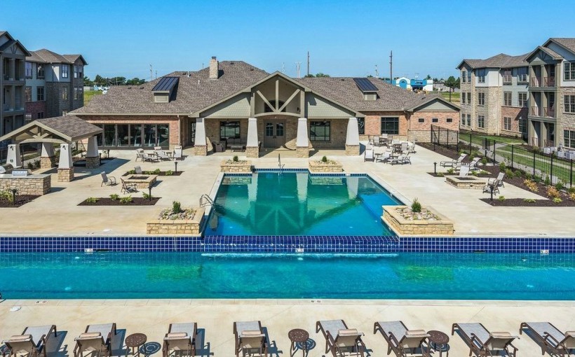 ch_Metcalf_Village_Overland-Park.jpg