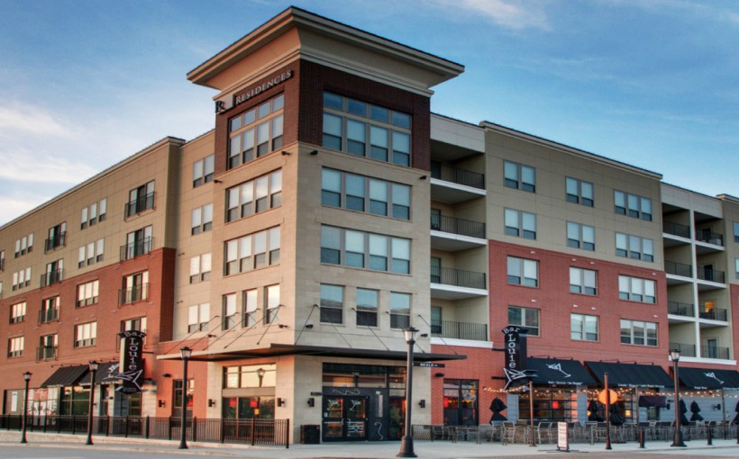 ch_Strets-of-St-Charles-MO.jpg