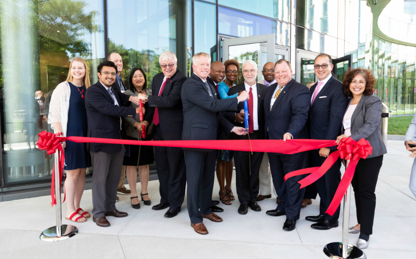ch_UIC-Academic-Residence-Center-ribbon-cutting.png
