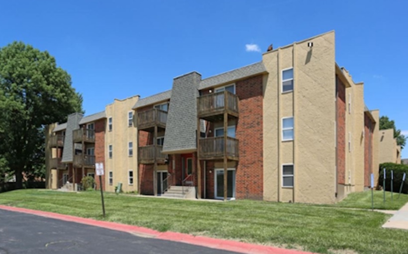 Chicago Larkspur Pointe apartments Independence MO