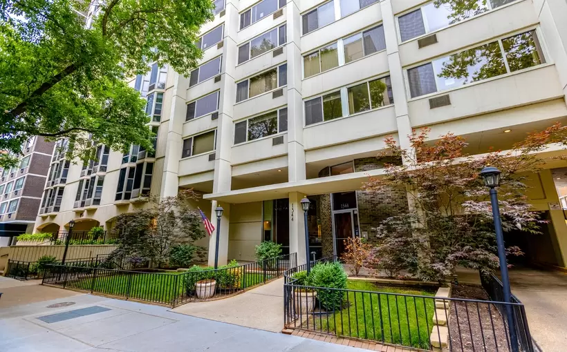 1344 N. Dearborn Chicago Peak Properties