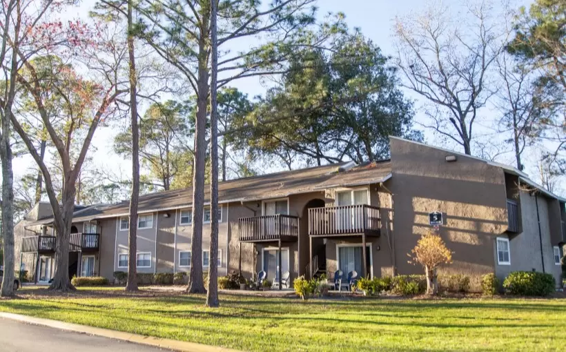 Connect-Pinebrook-Apartment-Homes-FLA