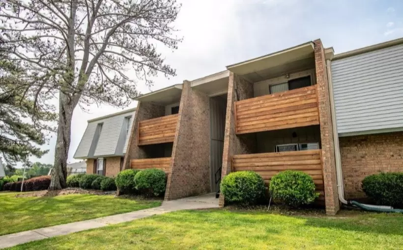 19 Unit Chicago Apartment Building Changes Hands