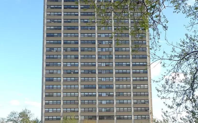 Island Terrace apartments Woodlawn Chicago