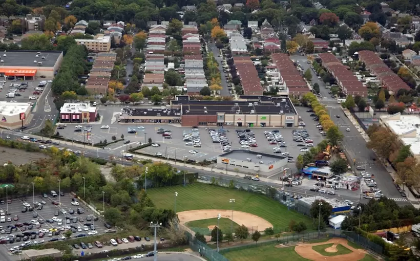 Gun Hill Commons shopping center Bronx