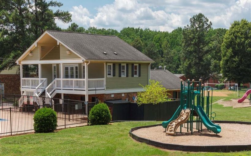 Country Club Apartments in Charlotte, NC