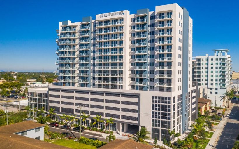 Hollywood East apartments in Hollywood, FL