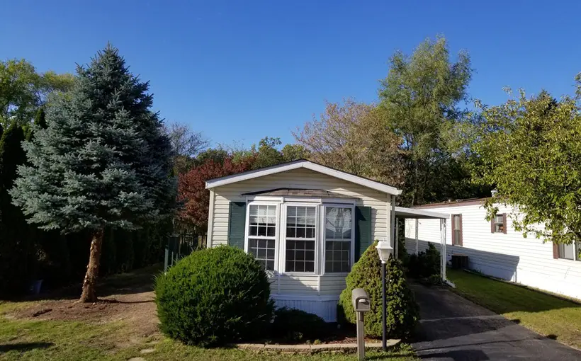 Oakbrook Estates in Crystal Lake, IL is an age-restrcted manufactured home community