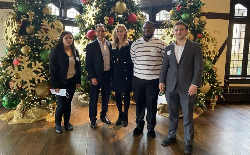 SIOR Chicago awarded 412,000 in scholarships to four Chicago-area college students