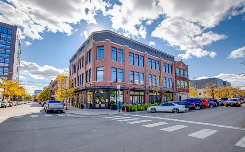 Greenstone Partners arranged the sale of a retail and office mixed-use property in Chicago's West Loop to the Feil Organization
