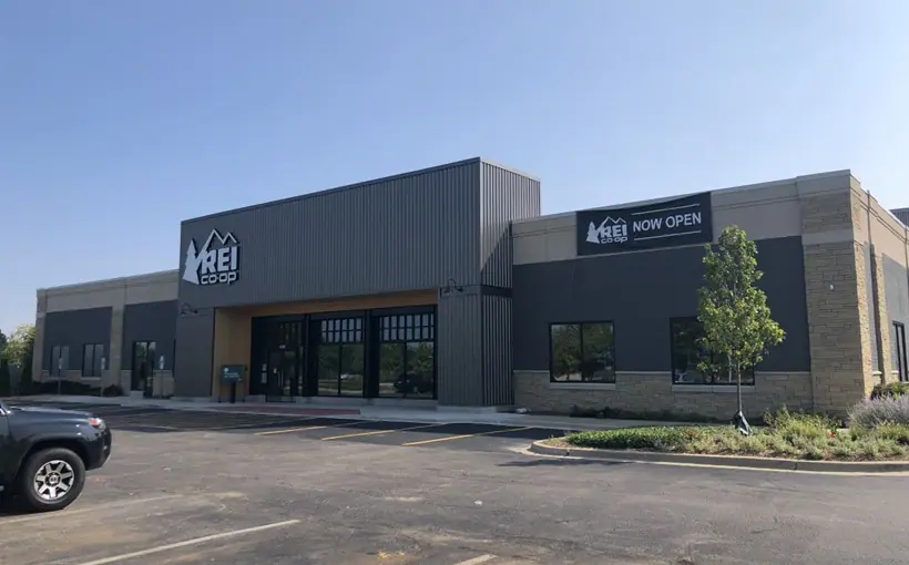 Quantum Real Estate Advisors brokered the sale of a single-tenant, net leased REI in Orland Park, IL