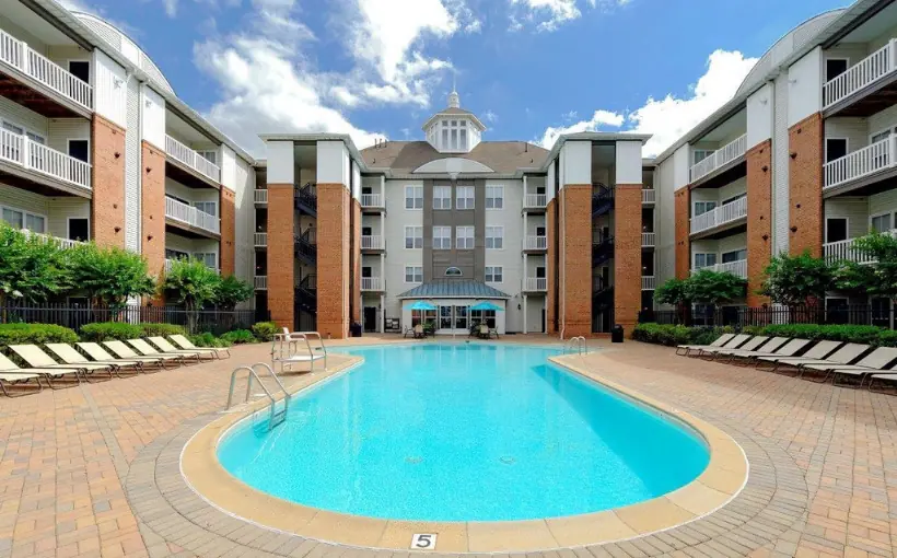 FCP, Insight Property Group and AHC have acquired Camden Largo Town Center apartments in Largo for $71.9 million.