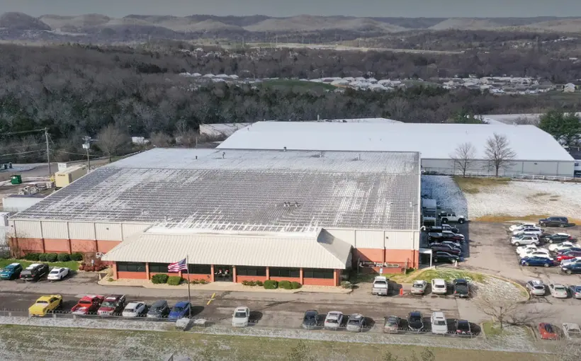 Bridge Net Lease has paid $10.2 million for a single-tenant industrial warehouse triple net leased to Fiserv in Nashville, TN.