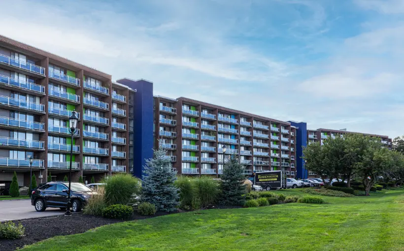 Taurus Investment Holdings and Kayne Anderson Real Estate have acquired the Halstead Framingham apartment community in Framingham, MA.