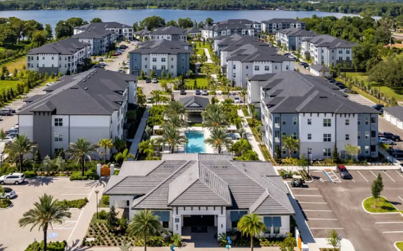 JLL Income Property Trust has acquired Jefferson Lake Howell apartments in Casselberry, FL for $154 million.