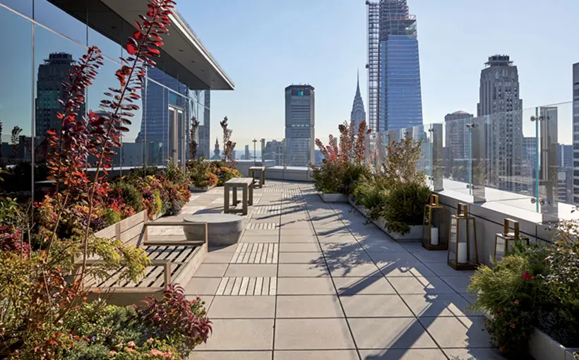 Global Relay has leased a five-story, 77,000-square-foot skyline office space at the Durst Organization's 1155 Ave. of the Americas
