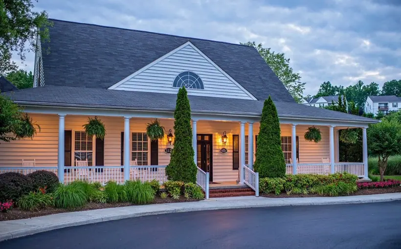 Southwood Realty has purchased Overlook at Stonemill apartment community for $33 million.