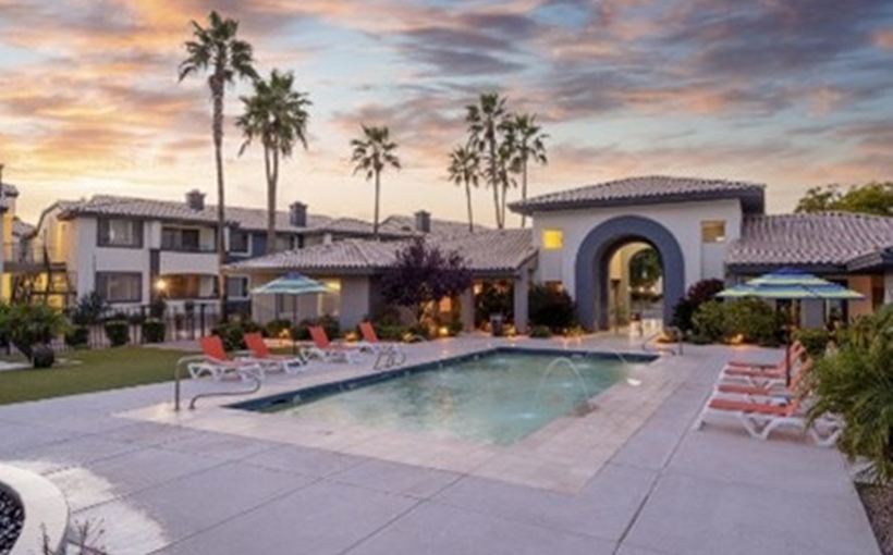 Steve Gebing and Cliff David of Institutional Property Advisors arranged the sale of Mountainside, an apartment complex in Phoenix