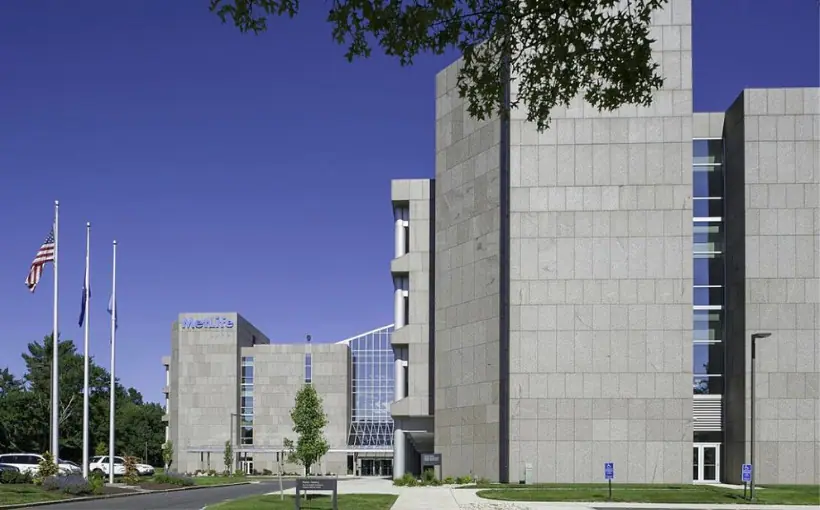 Red Oak Financial has completed a $10-million bridge loan for The South Campus at Gillette Ridge office campus in Bloomfield, CT.