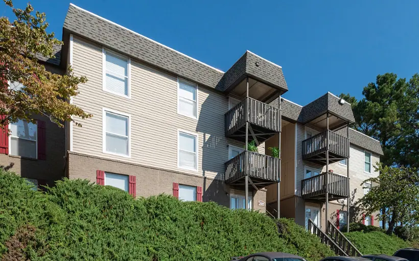 3MC Partners and Hinze Real Estate Partners have acquired City Heights Hoover multifamily community in Hoover, AL for $15.4 million.