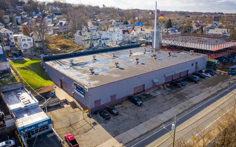 Ariel Property Advisors closed the $6.225-million sale of an industrial warehouse on Staten Island's North Shore